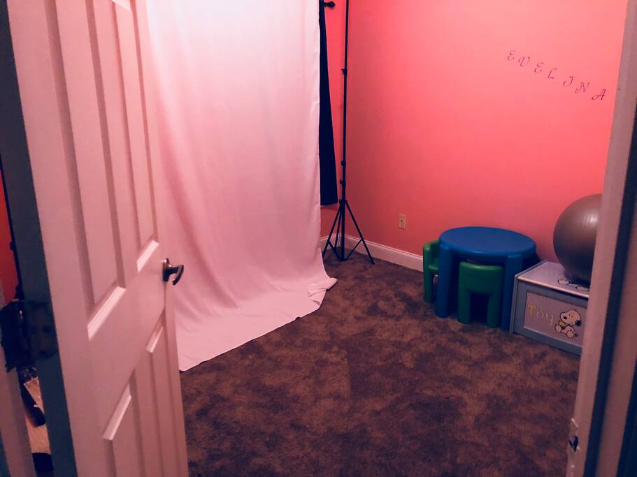 second room-bed,tv, dresser will be in the room