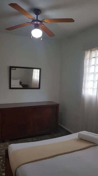 Habitación 1. 1 cama full size con baño privado
