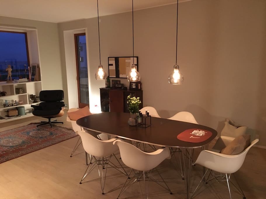 Our living / diningroom facing the ses with sea views.