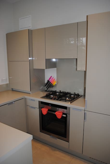 Kitchen - fridge/freezer to the right of oven