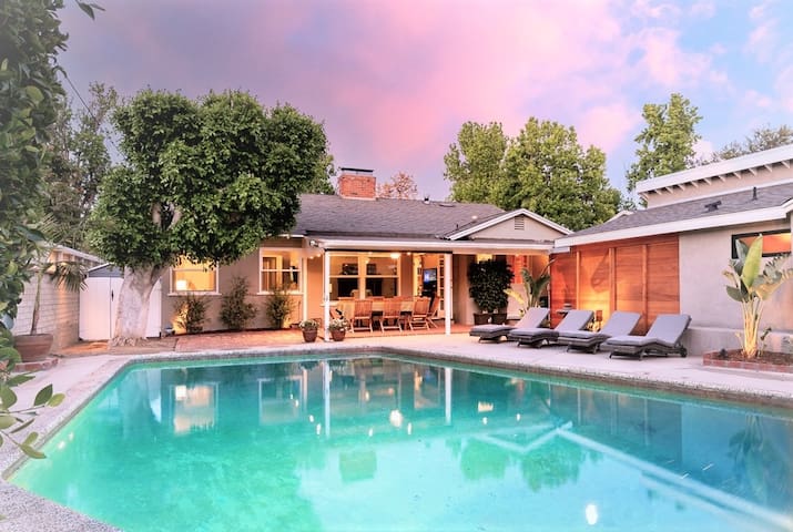 PICTURE PERFECT minutes to UNIVERSAL & HOLLYWOOD