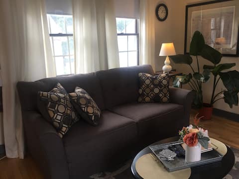 Sunny New England Apartment