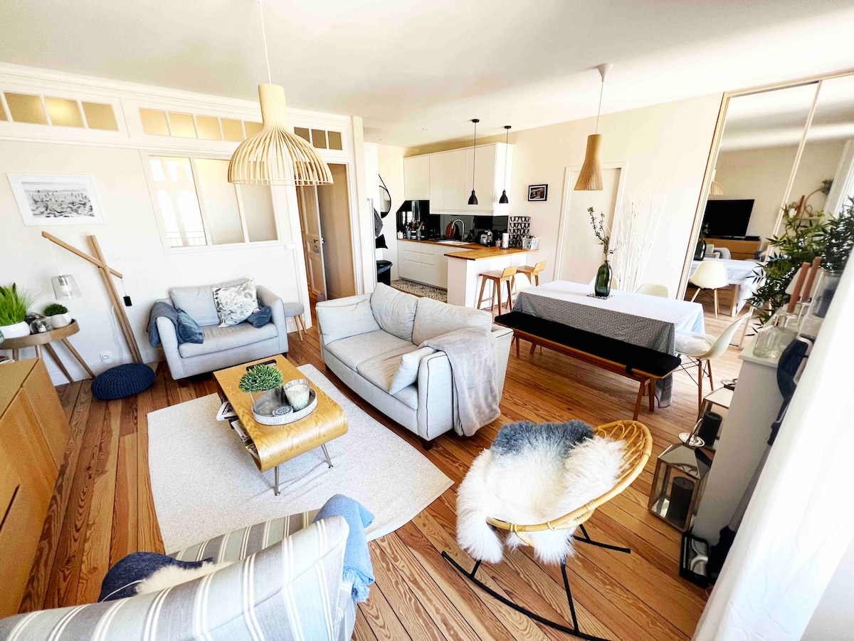 Top Airbnb: 70m2 apartment - full Trouville center - Sea view in Trouville Sur Mer