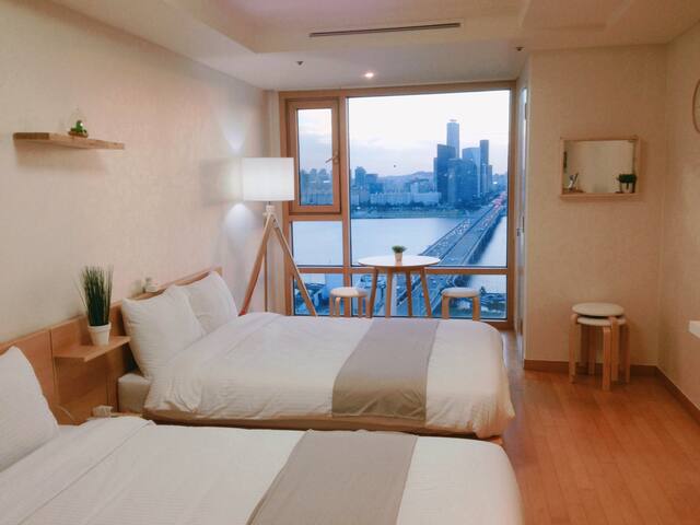 #3 Connceted to Mapo Stn./HAN River View/Hongdae