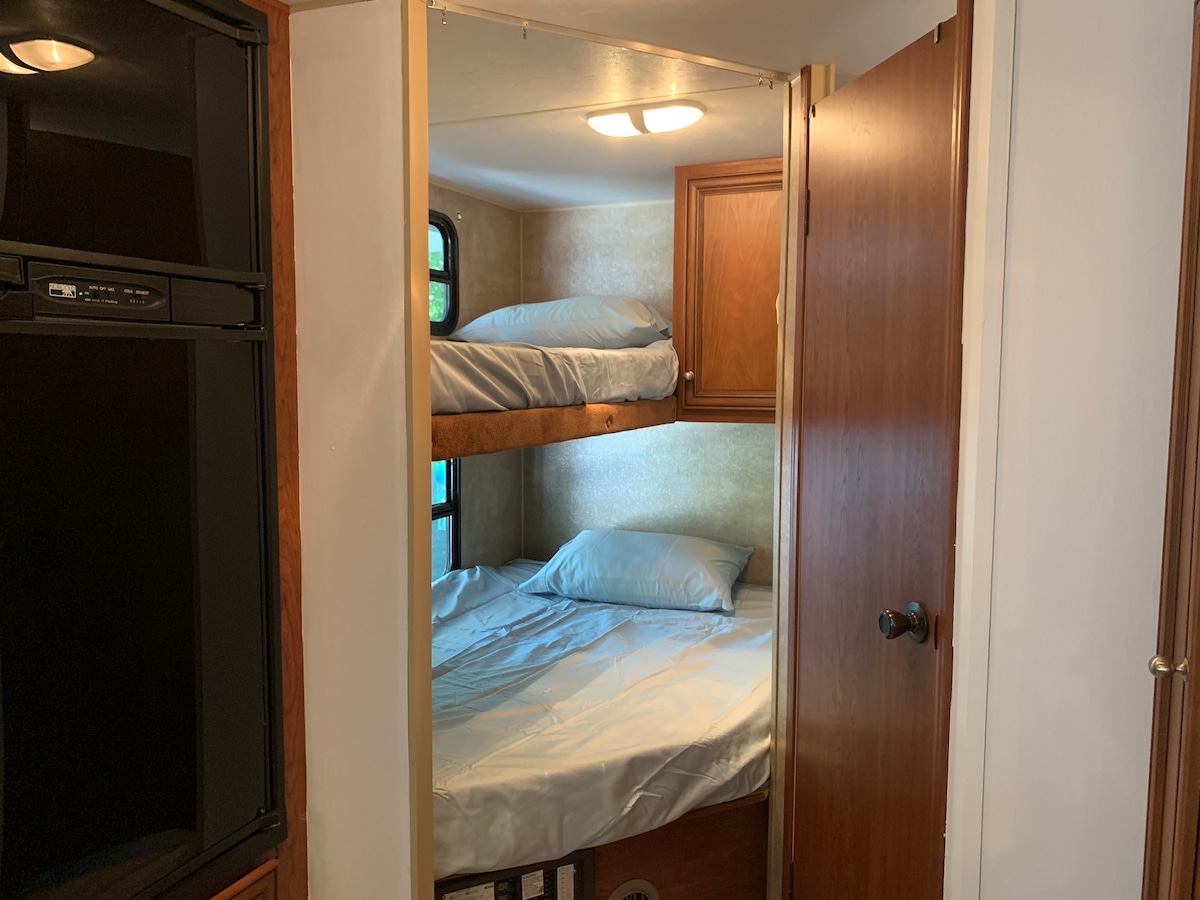 Kreveti na kat s dva kreveta