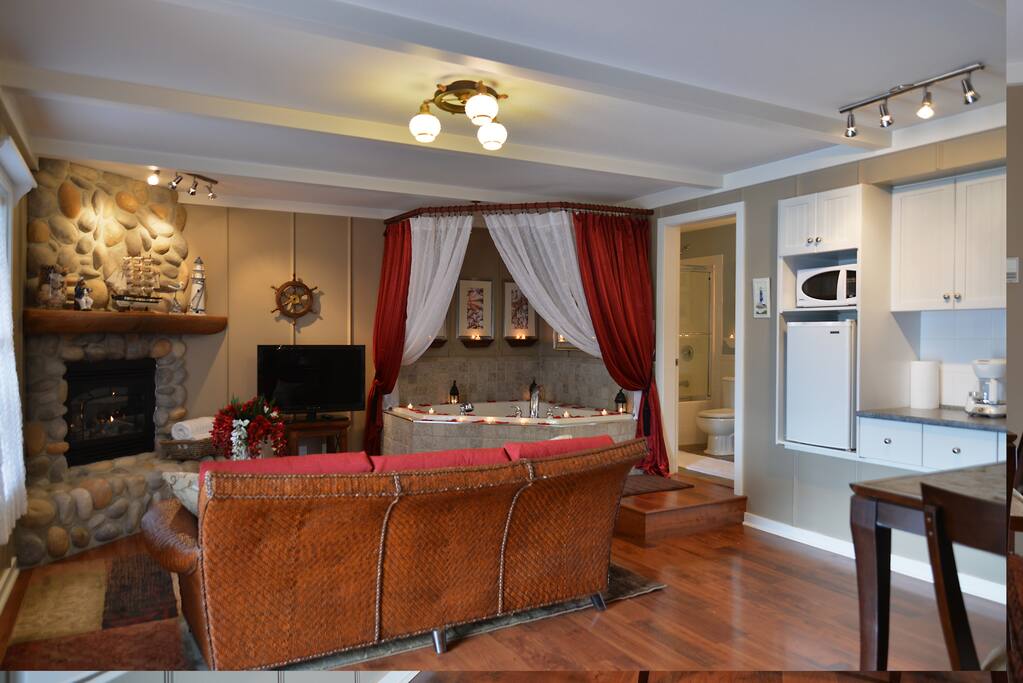Captain Cove suite