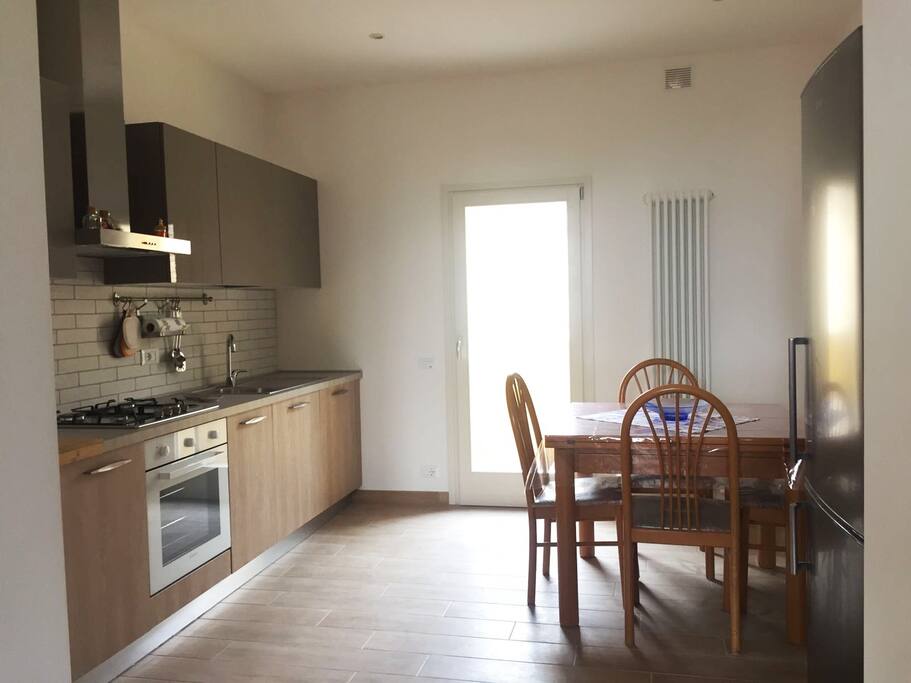 cucina completa con lavastoviglie