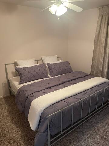 Lovely 2 bedroom 3 beds Condo gallery image 3