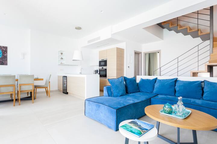 Stylish Villa w/Private Pool, 150m from the Beach gallery image 4