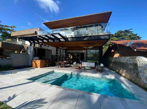 Modern house 70m from the beach with big green area