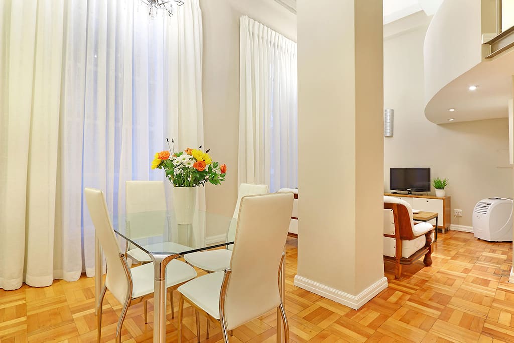 Acacia Place has a 4-seater dining table