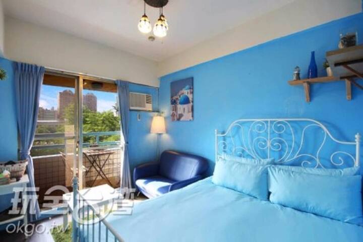 清新藍色夏天,電梯大樓,有獨立衛浴及陽台,免費wifi,步行到夜市約8分鐘