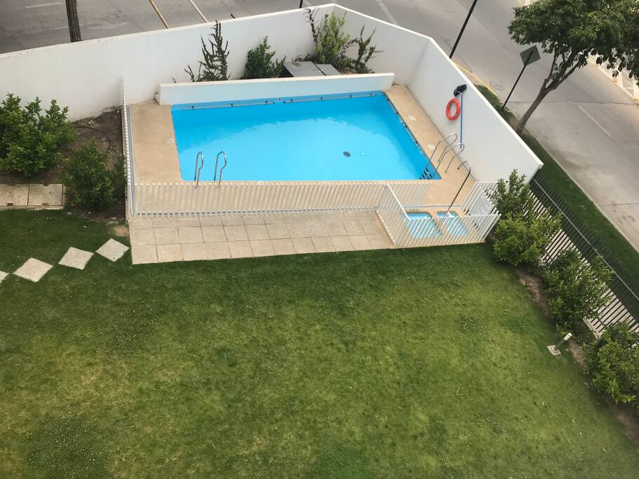 Piscina (vista desde otro departamento)