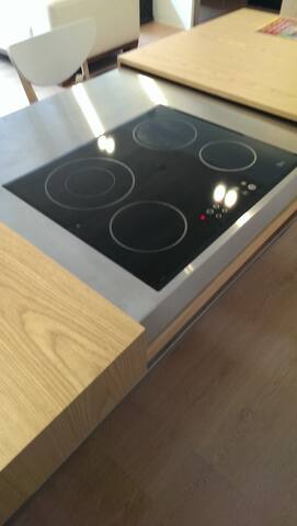 Large luxury 2 bedroom QSquare Taipei Main Station gallery image 3