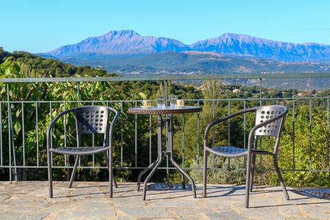 Lake view home with Fireplace near Ioannina