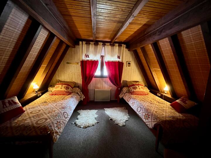 ห้องนอน 3 - 2 เตียง 90 ชั้น 