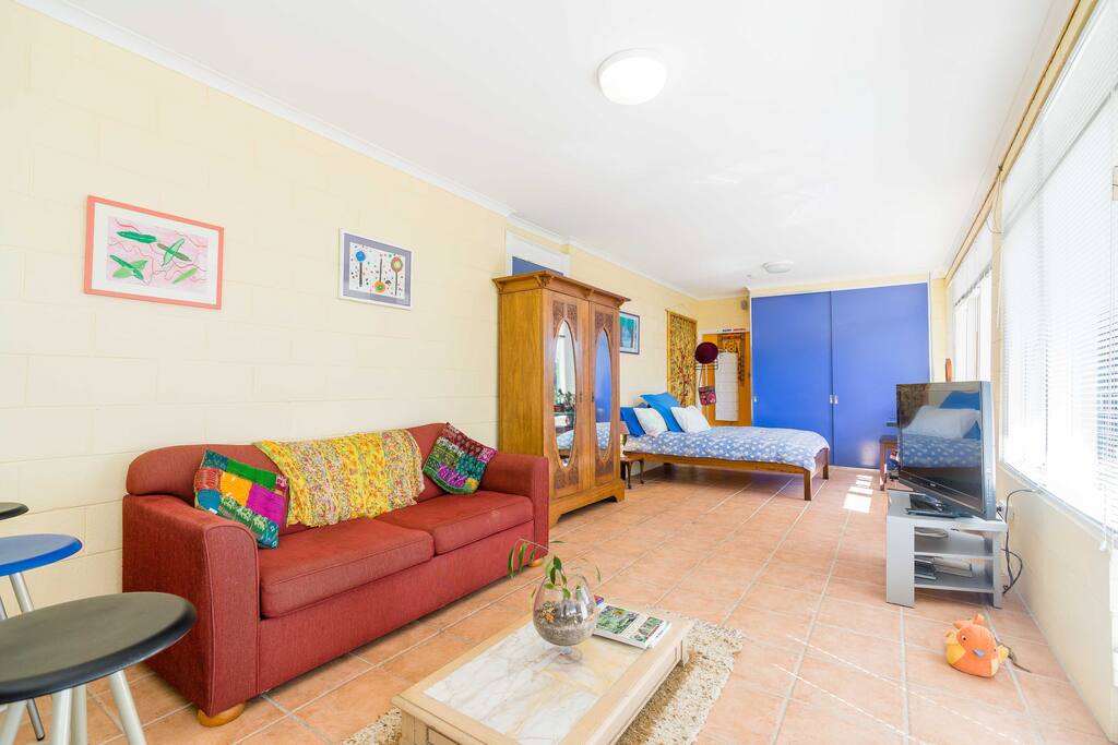 Open plan living, sunny and well lit