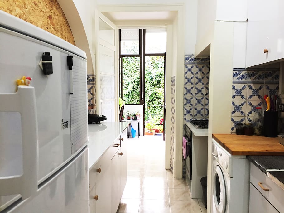 Fully furnished kitchen.