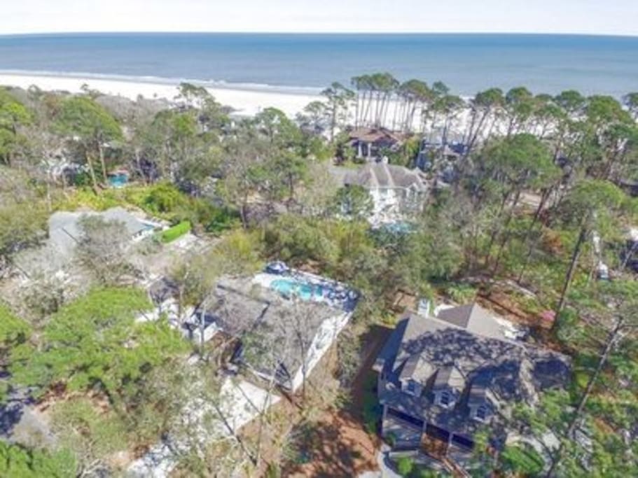Perfect location! Close to the Beach (150yd)! No streets to cross!!! Walking path to beach!!!