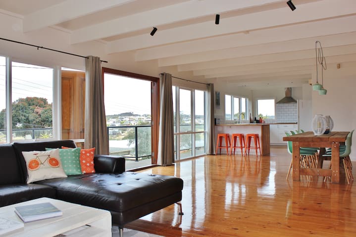 ★Spacious family home, ocean views, great location