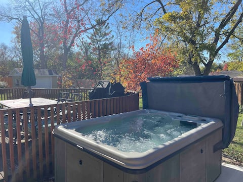 A Bit of Brookings Joy w/Hot Tub