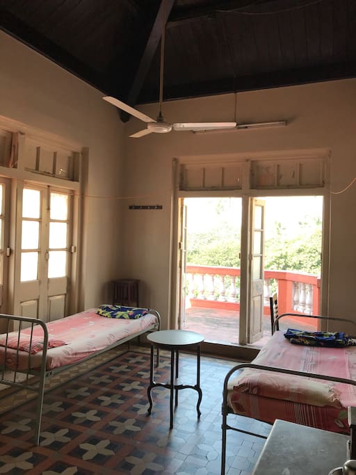 room with 2 single beds