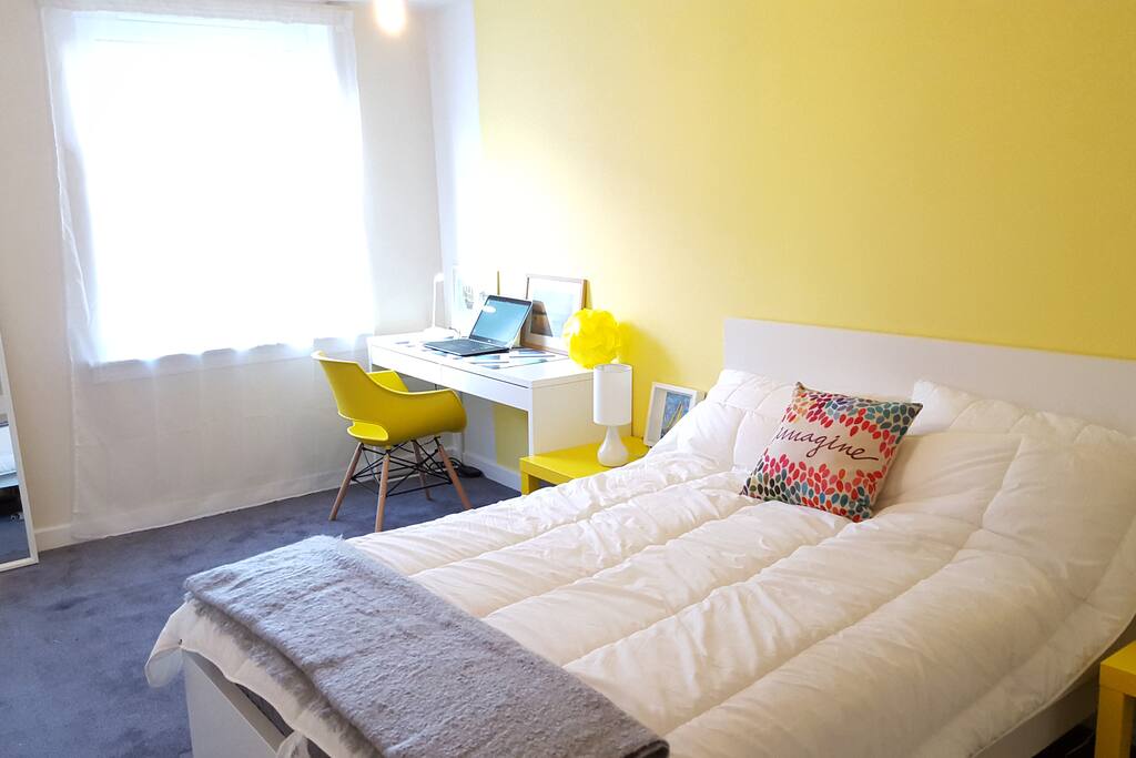 Large and quiet double room with comfy brand new bed