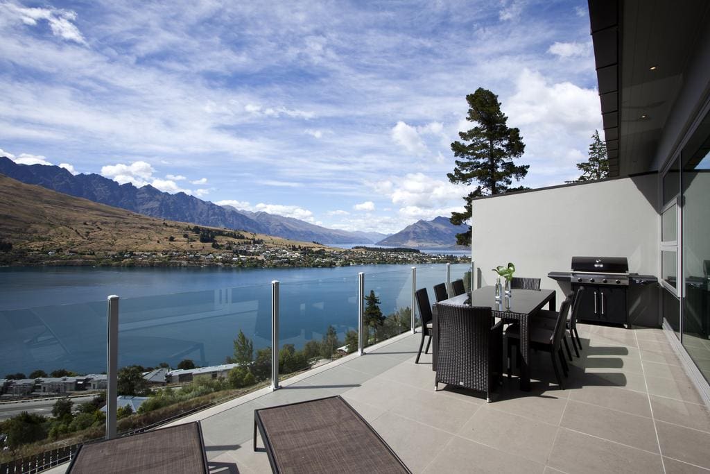 Balcony Dining/BBQ