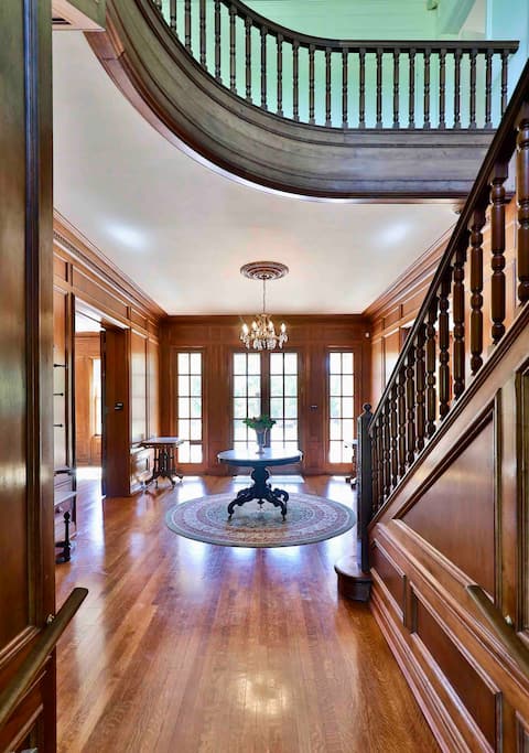 Popular Airbnb listing: Historic & Luxurious Fulwiler House near Downtown in Abilene
