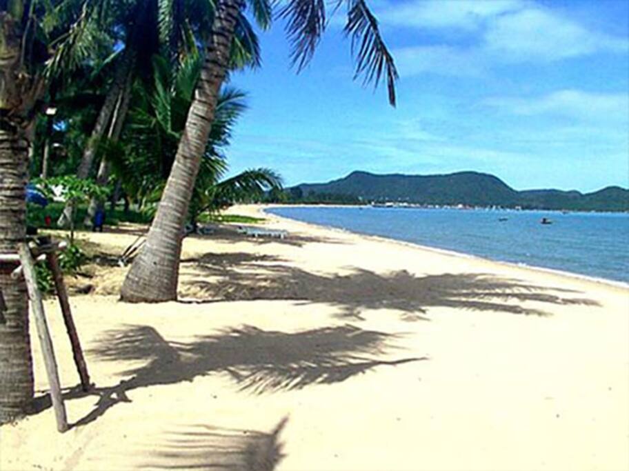 white sandy beach with gorgeous blue water perfect for scuba diving, snorkeling