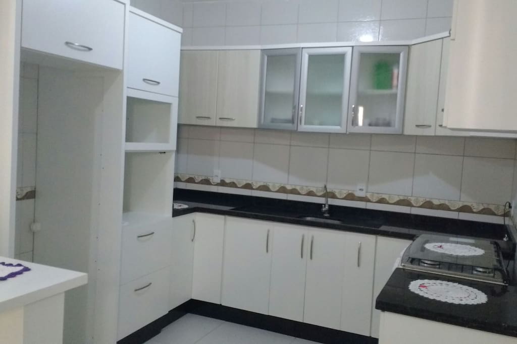 Cozinha mobilada.