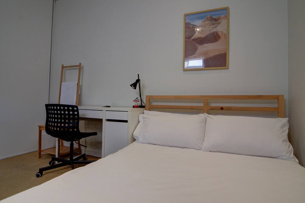 Double Bed. Nothing suss, just fresh clean sheets, a tidy room.