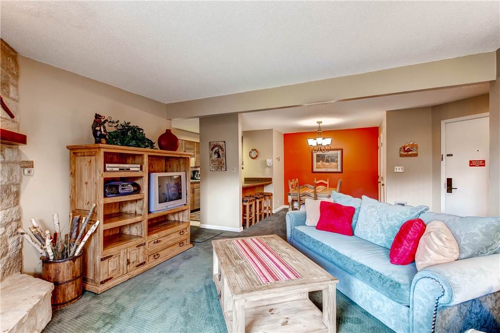 Entertainment Center,Bedroom,Indoors,Room,Furniture