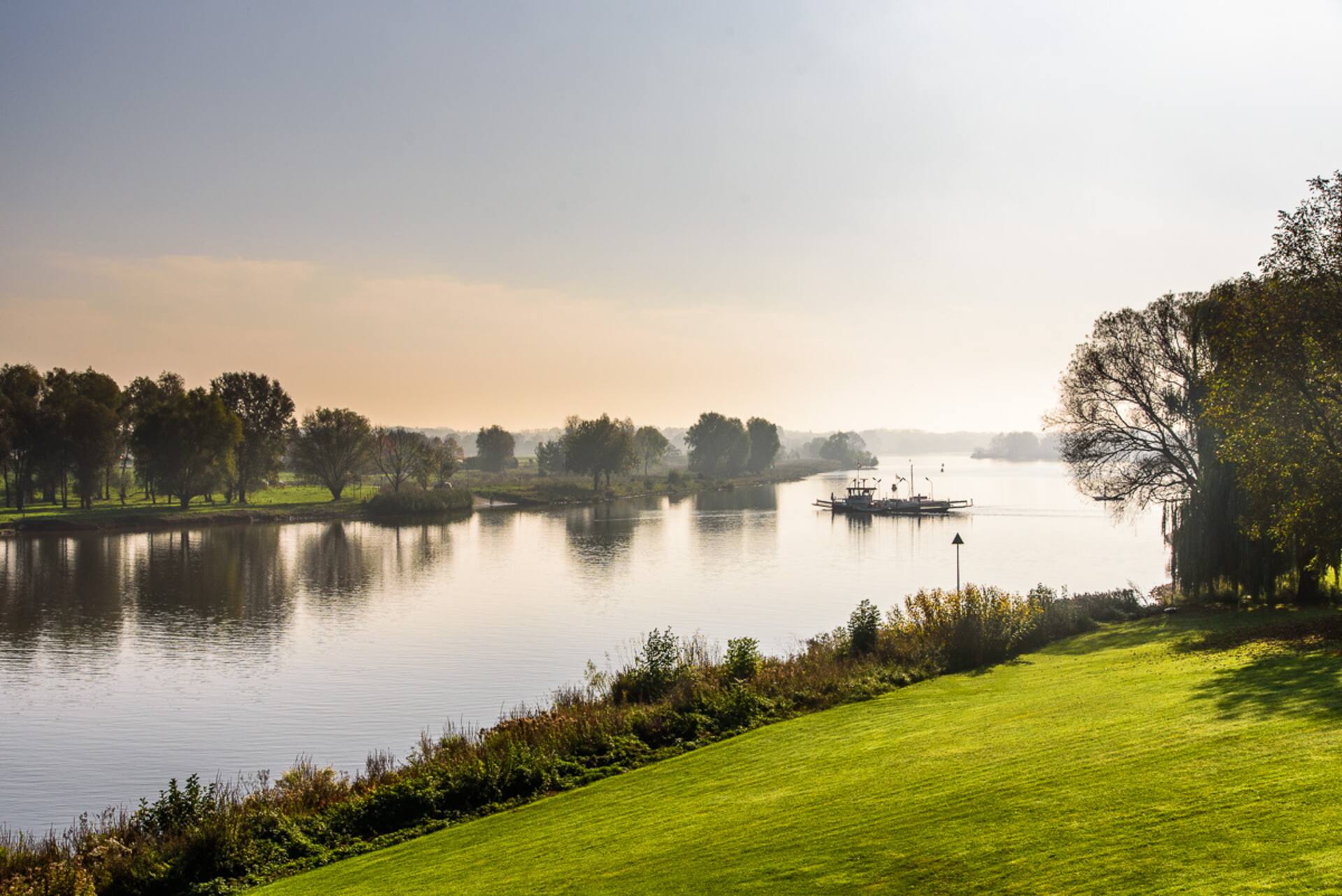 Vacation home aan de Maas in Broekhuizen / Arcen