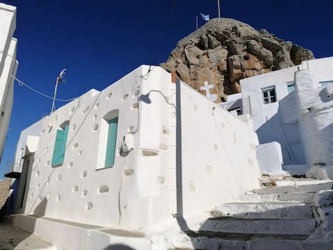 Chora Amorgos Castle - Turquoise Traditional House