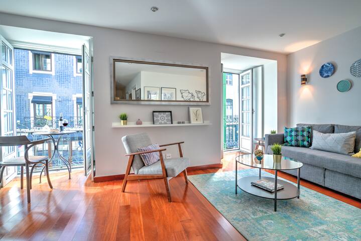 Chiado chic 2 bedroom 2 bathroom apt, top location