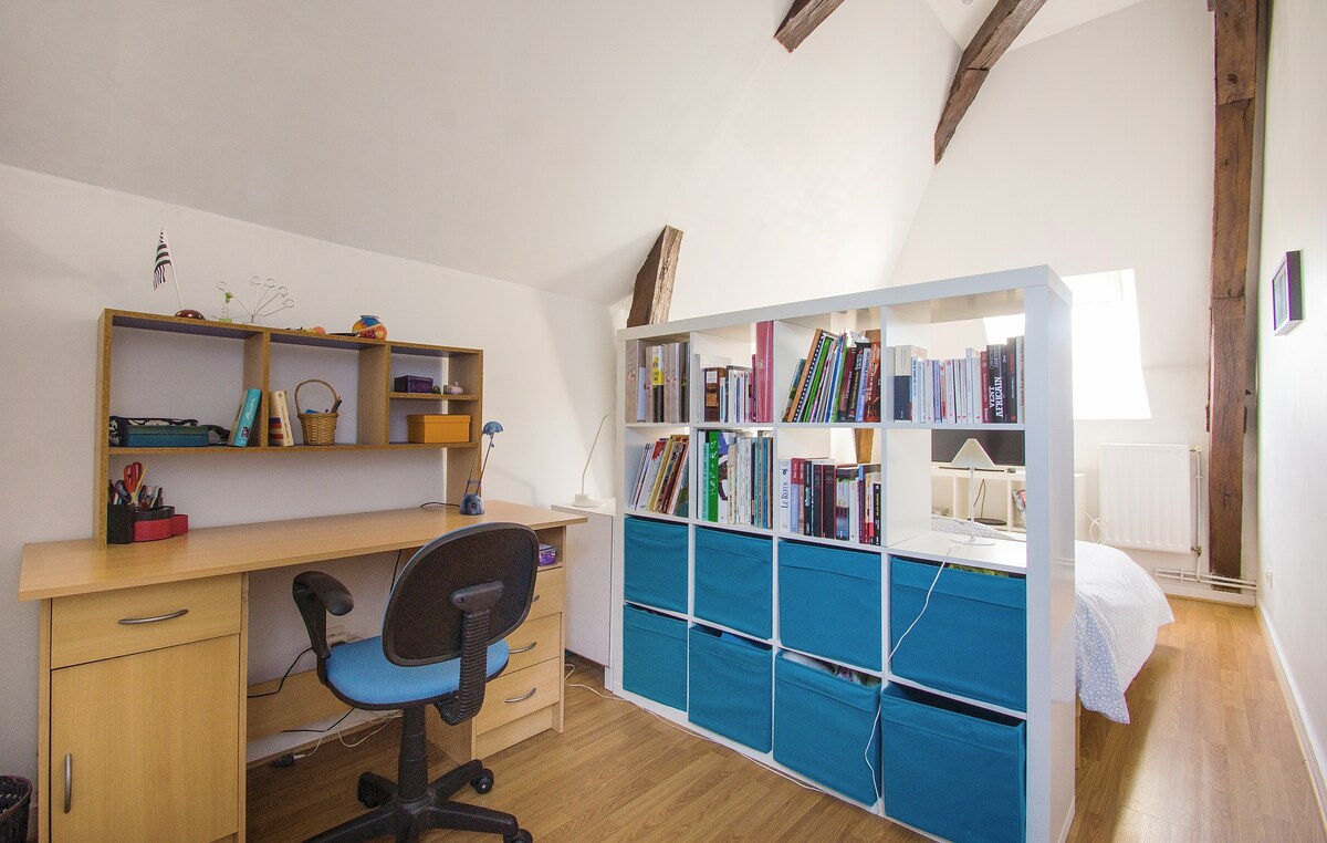 פינת עבודה בחדר השינה השלישי