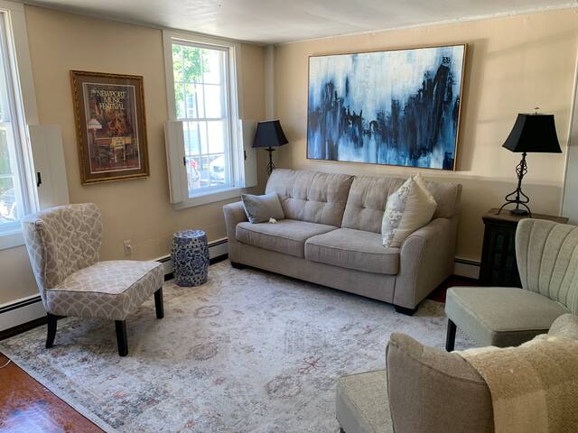 Heart of Newport; Alexander Hamilton slept here! gallery image 2