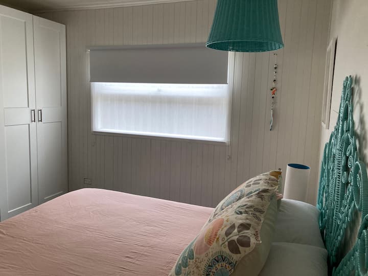 Chumba kikuu cha kulala chenye mavazi 