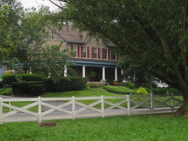 Guest Suite at Hathaway House