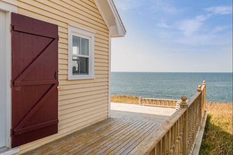 Ocean Front Cottage - Caplin Cove Cottage Yellow