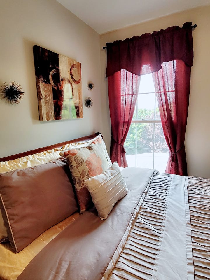 Queen Bedroom 3