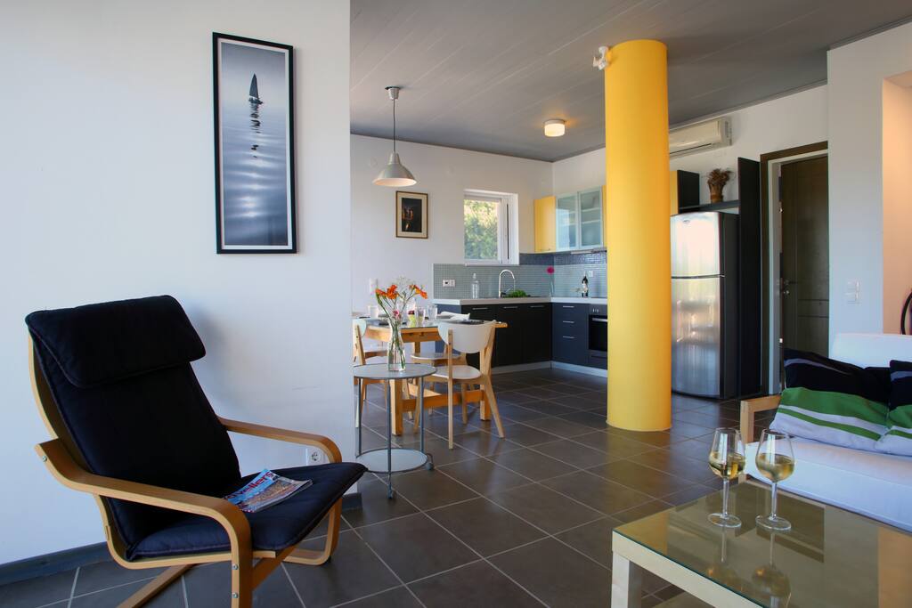 Living room
Dining room
Kitchen