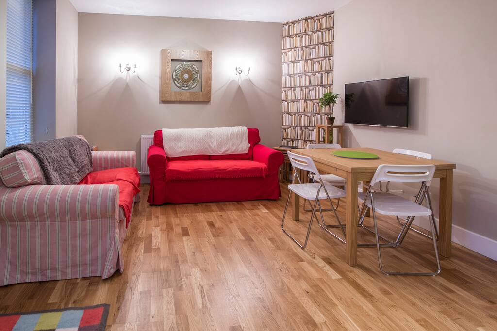 Lounge with kitchen/dining with seating for 6.