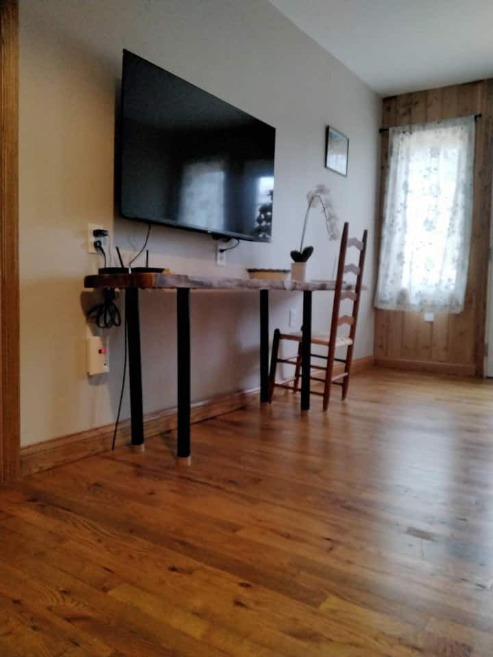 Entire Guesthouse 2 Minutes From I-64 - Barboursville, WV