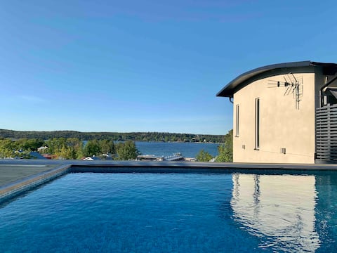 Spacious villa, private pool & marvellous sea view
