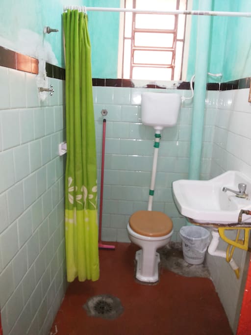 Banheiro para compartilhar.