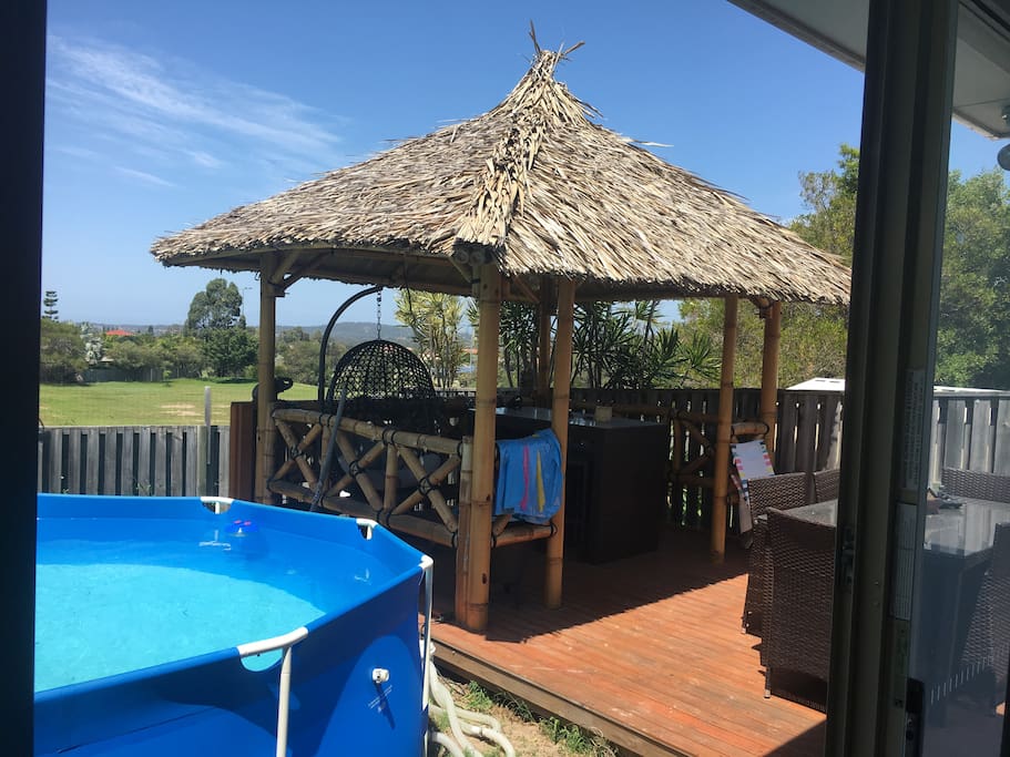 Large entertaining area next to
filtered pool! Perfect for afternoon drinks