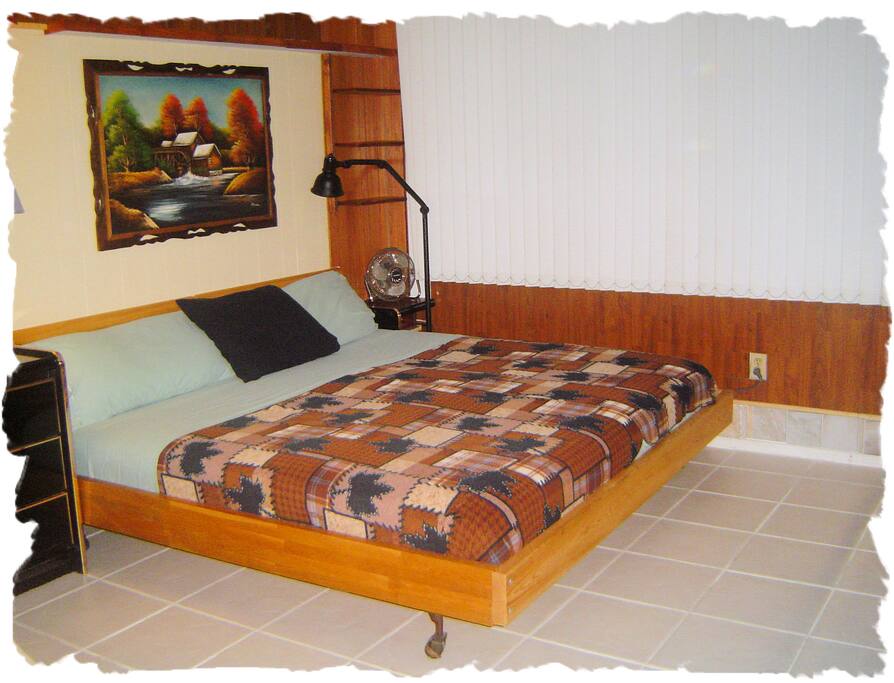 MBR: King Format Bed: Two twin beds bolted together. Center foam strip.
