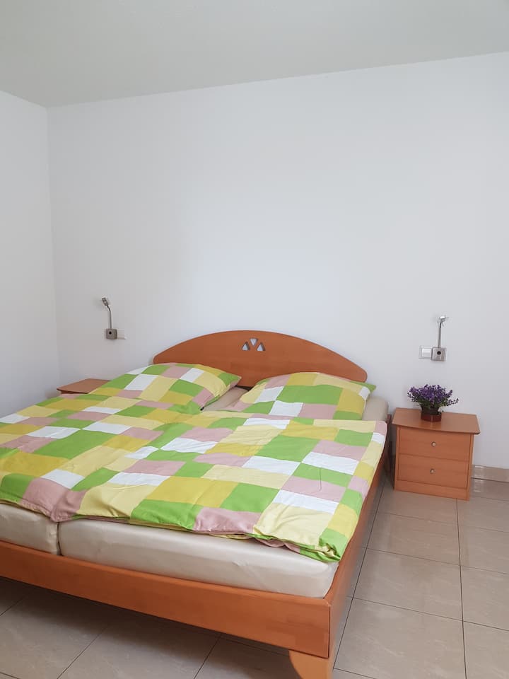 Chumba cha kulala na kabati